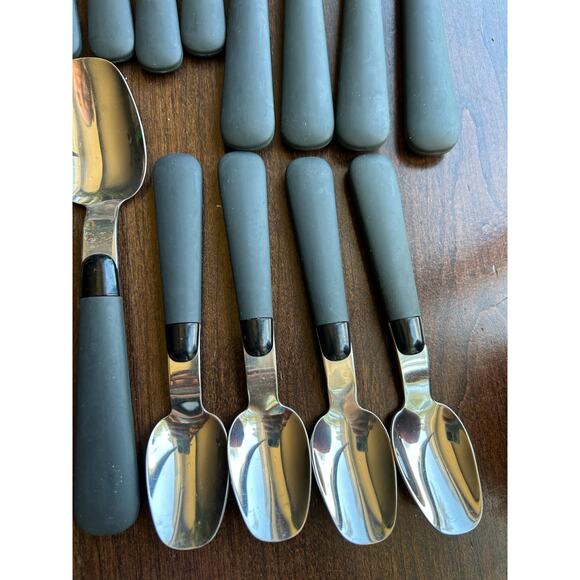 Oneida Stainless Flatware Black Handle Lot of 16 Spoons Forks Knives - Picture 3 of 9